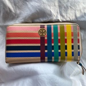 Tory Burch Robinson pebbles leather zip top wallet
